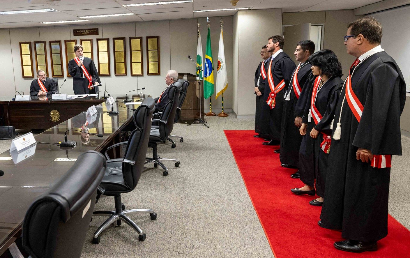 Procurador-geral de Justiça do Distrito Federal e Territórios, dá posse ...