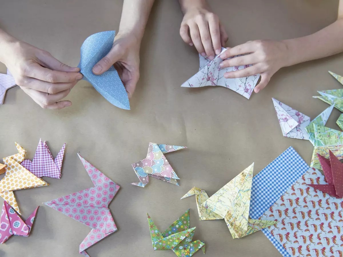 Origami: a arte da dobradura de papel que se transforma no tsuru ...